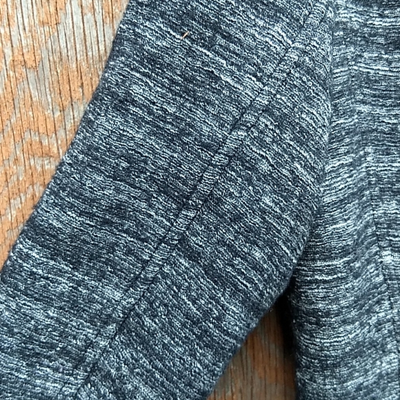 Modest tweed jacket. - Picture 7 of 12